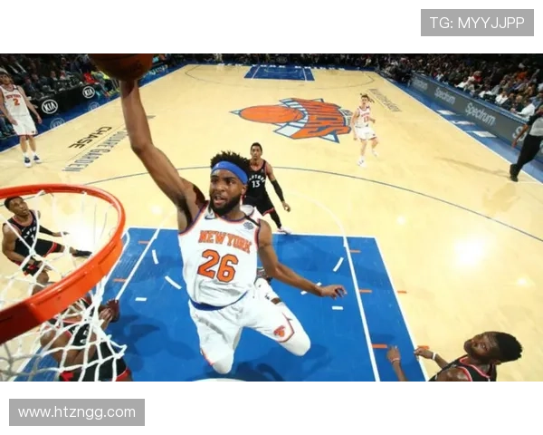 朱利叶斯·兰德尔内线高效背身进攻助尼克斯提升关键时刻得分效率